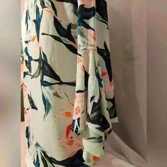 Chaus Womens "Fanciful Tropics-Marine Salt" Green V-Neck Blouse Size Small NWT - Picture 7 of 14